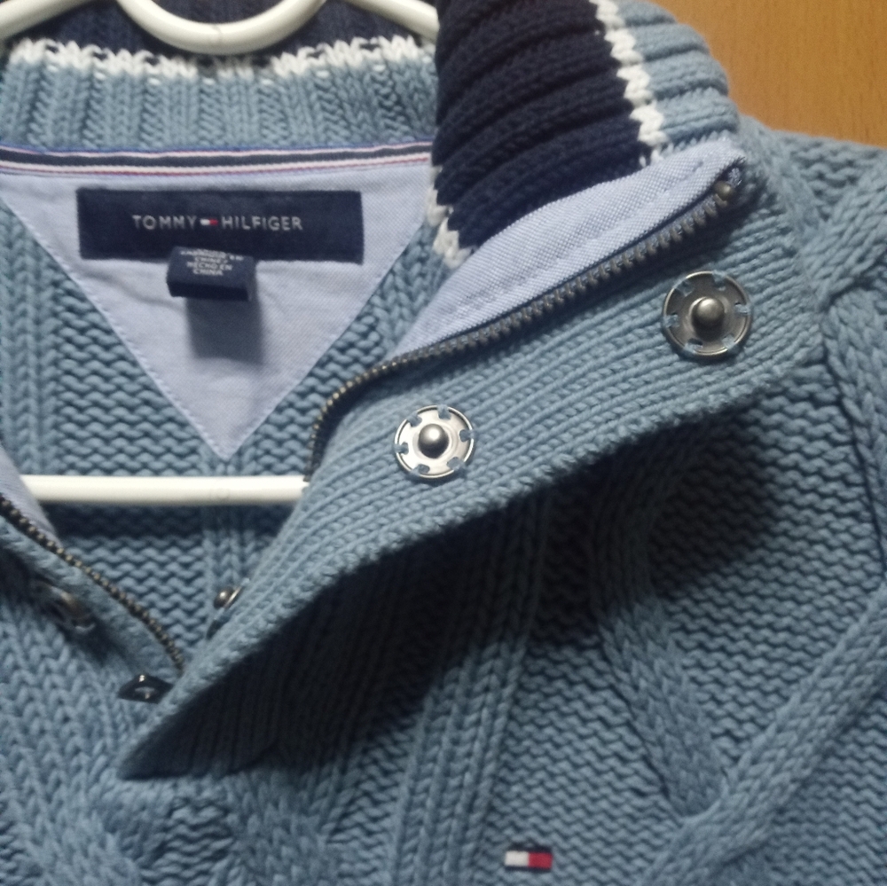 Men's Sweater - Picture 3 of 6